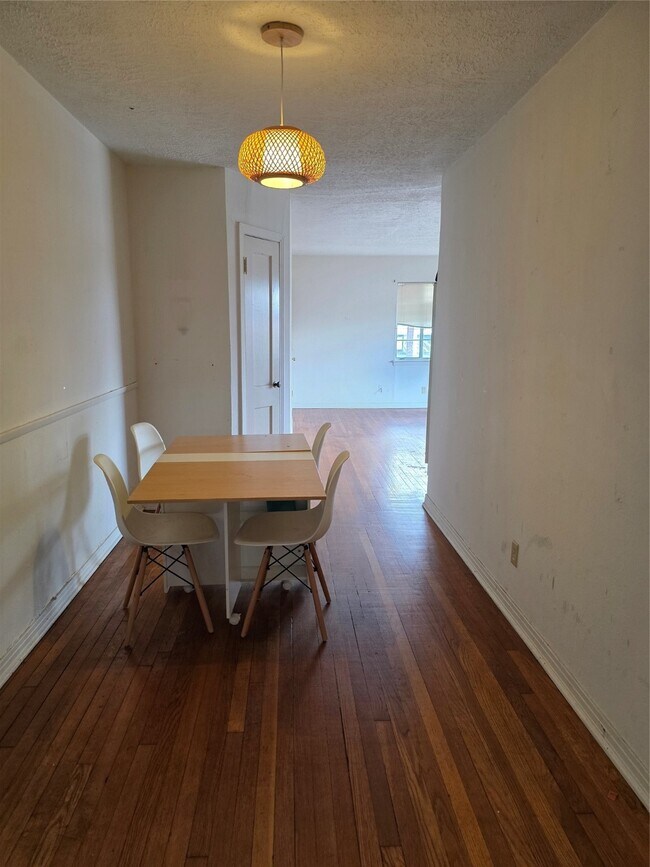 Building Photo - 3817 S Shepherd Dr