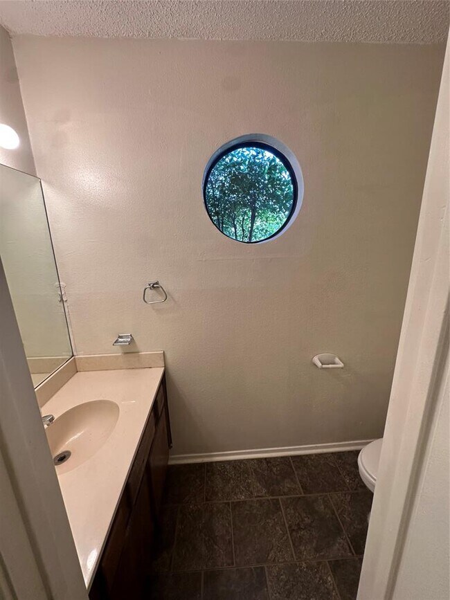 Building Photo - 6728 Lancret Hill Dr