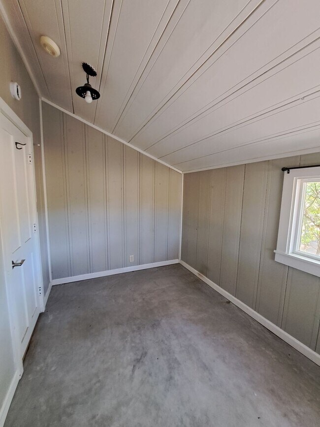 Building Photo - Living that Country Life in Napa - Close t...