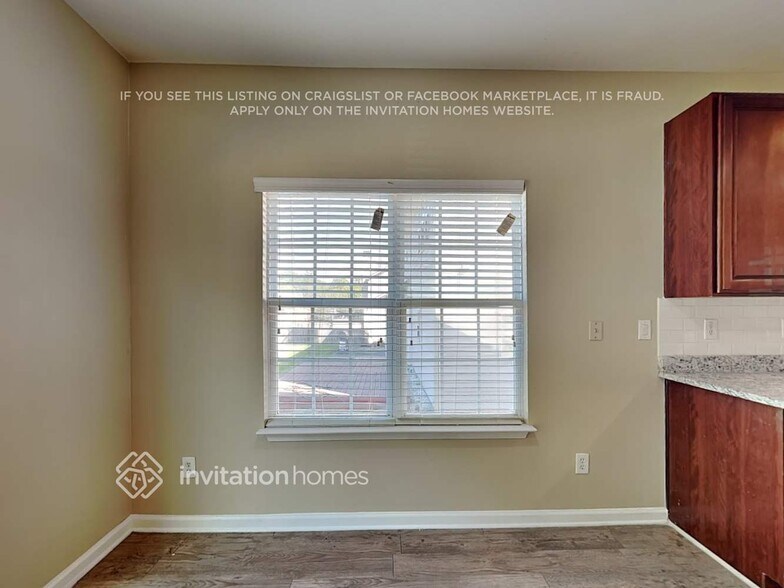Building Photo - 610 Applegate Ln