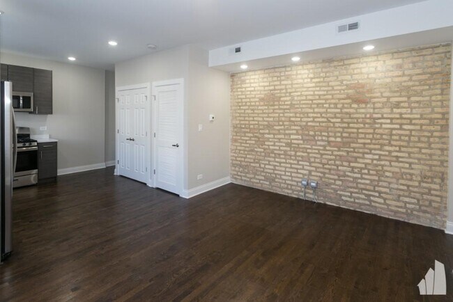 Building Photo - 2230 N Sawyer Ave