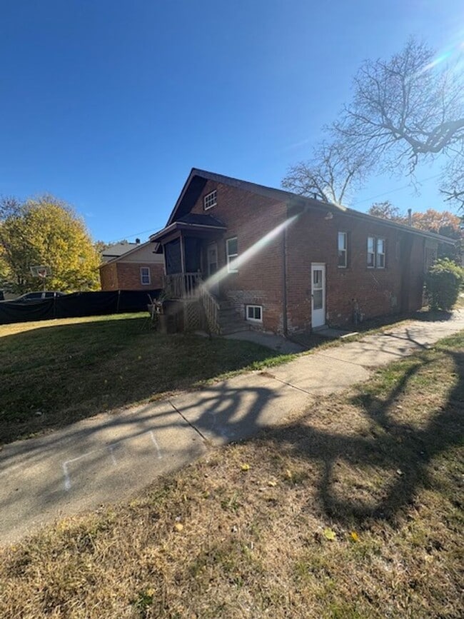 Building Photo - 2 Bedroom  1 Bathroom single family home in Peoria, IL