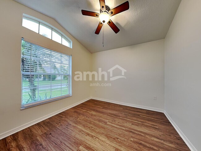 Building Photo - 197 Thornbury Dr