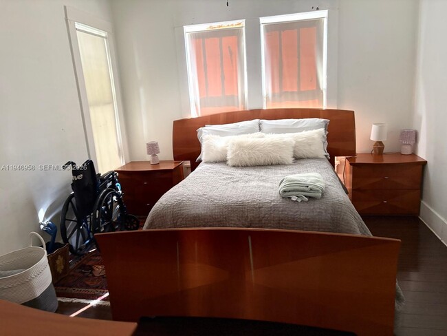 Building Photo - 1244 SW 13th Ct