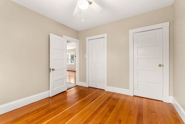 Building Photo - 9 Maple Cir