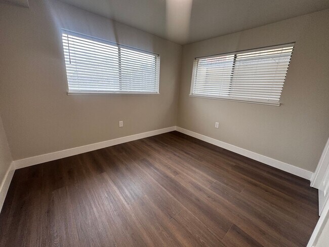 Building Photo - Beautiful duplex for rent near Capitol!