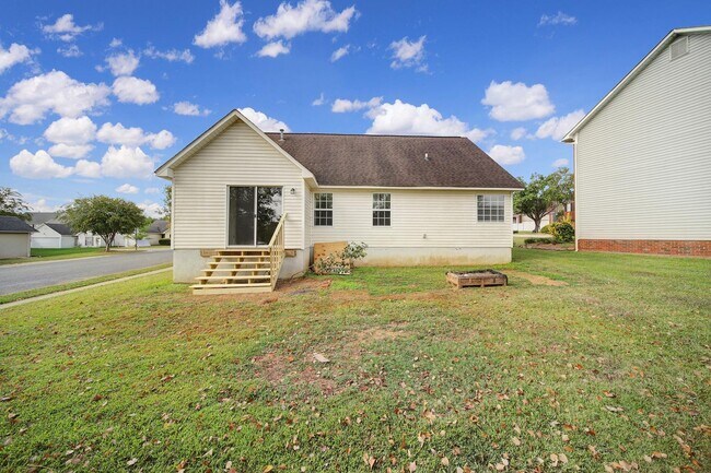 Building Photo - Lovely 3 Bed 2 Bath Home in Indian Trail o...