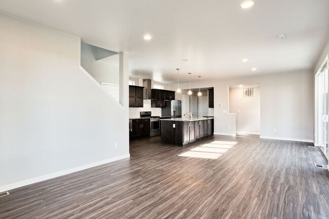 Building Photo - Beautiful 3 Bedroom Townhome in Mosaic
