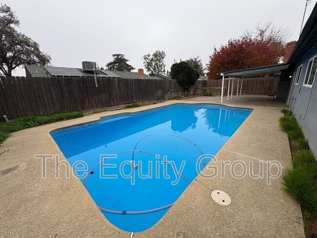 Building Photo - 1937 Chinowth St