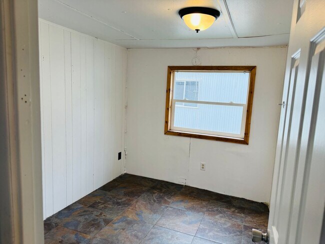 Building Photo - Pet Friendly Trailer