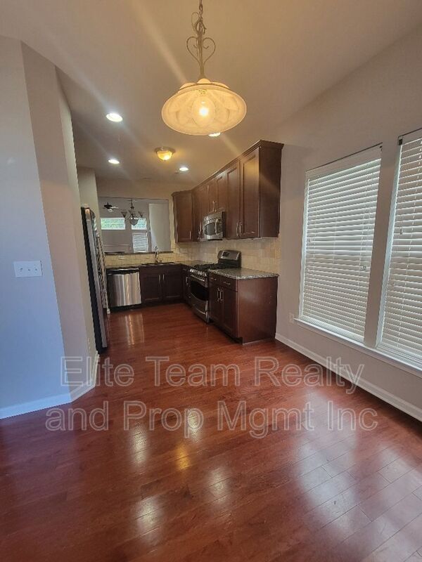 Building Photo - 2339 Whitford Ln