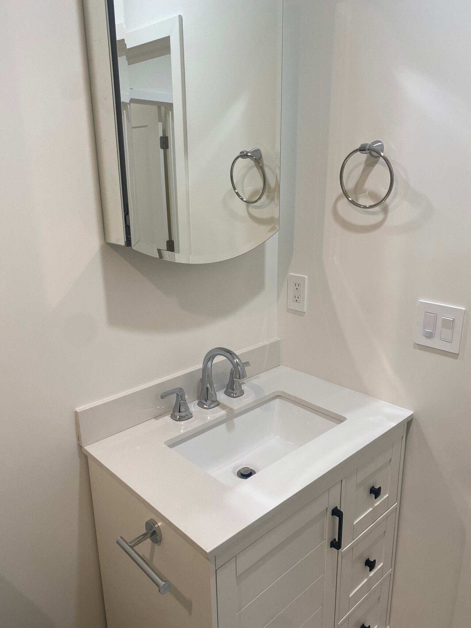 Building Photo - 405 W Broadway