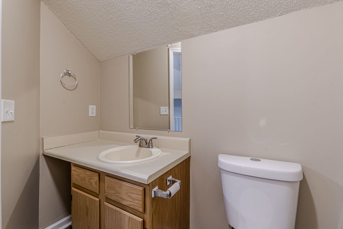 Building Photo - 9018 Stoneleigh Trce