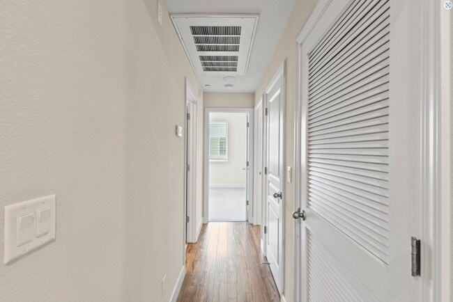 Building Photo - Amazing Newer Constructed 3br/2ba San Ramon Condo for Rent! Top Floor! Centrally Located for Conv...