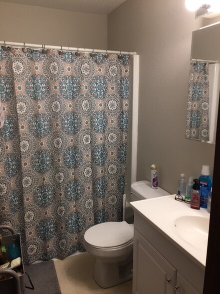 Building Photo - 1460 Eastview Dr