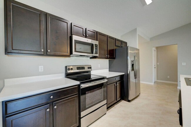 Building Photo - 799 SW Sardinia Ave