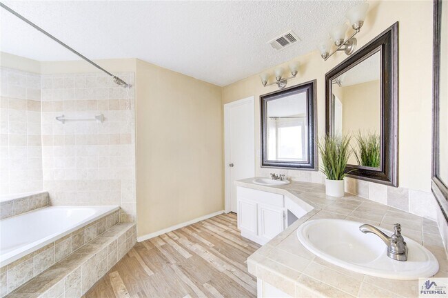 Building Photo - 12530 Laleu Ln