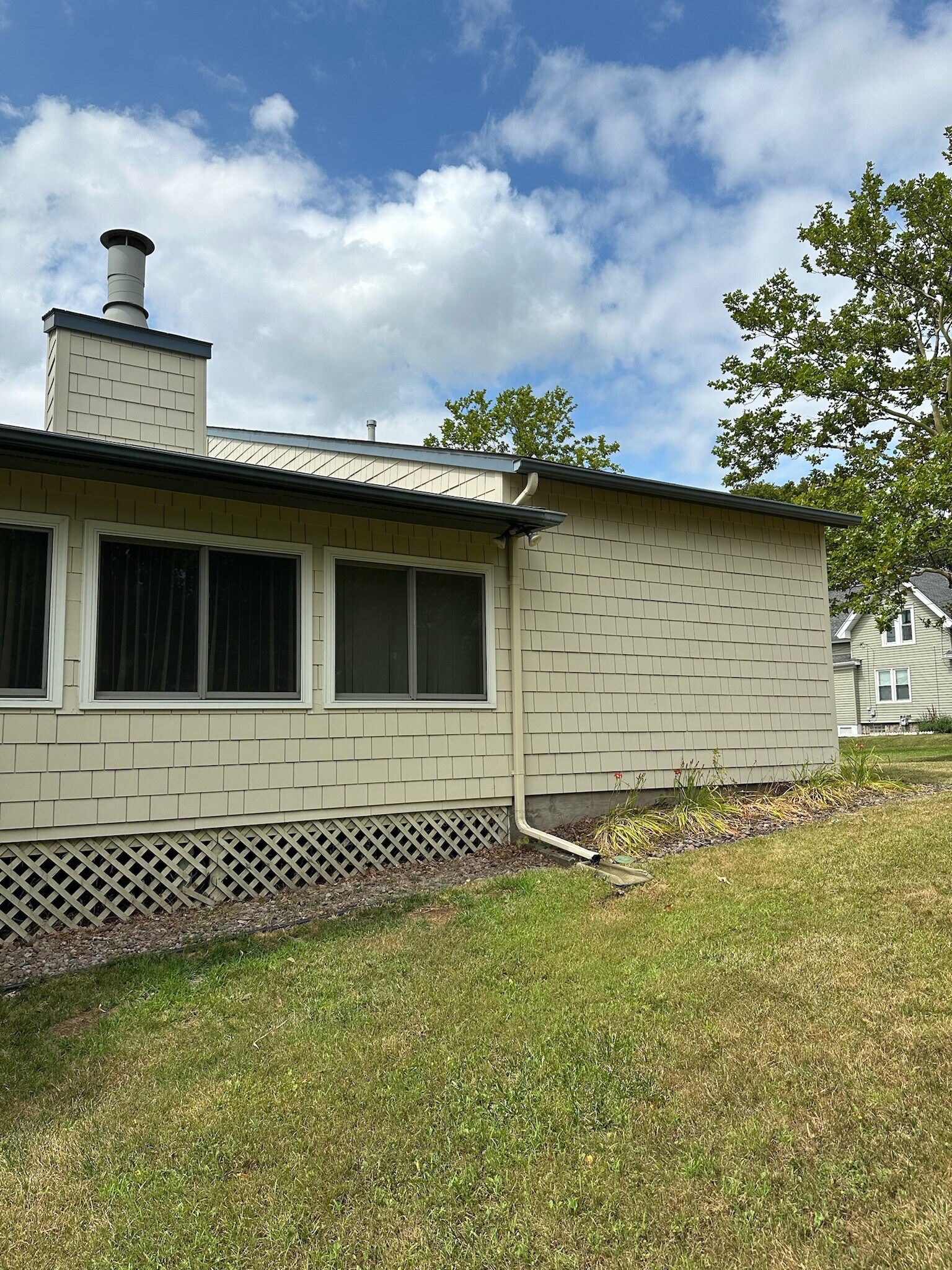 Building Photo - 228 Shuart Ave