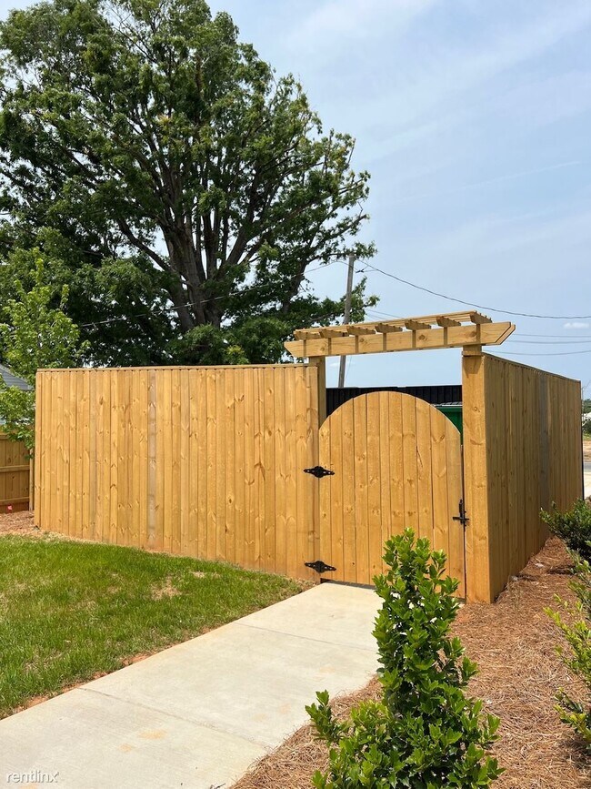 Building Photo - 2 br, 2.5 bath House - 3704 S Mebane St