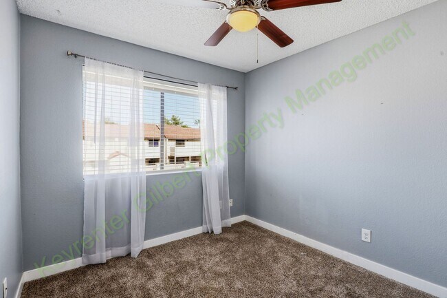 Building Photo - Charming Townhome Living in the Heart of Chandler – Community Pool & Prime Location!
