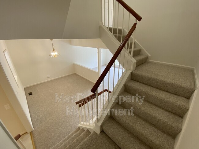 Building Photo - 106 Batley Ct