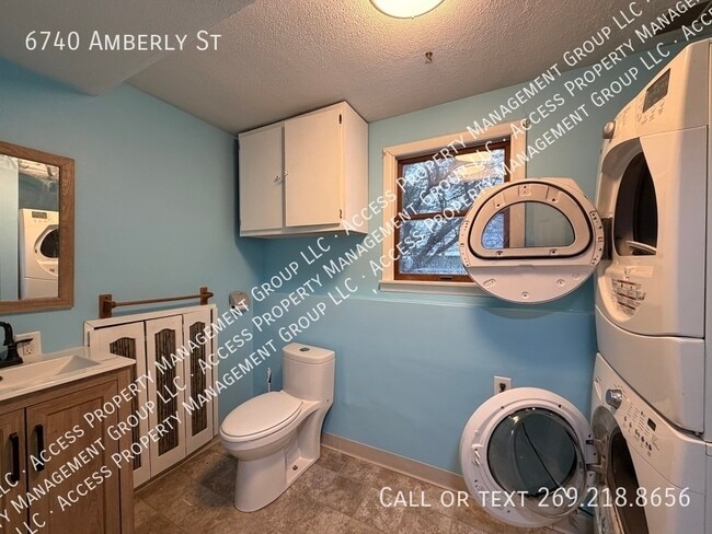 Building Photo - 6740 Amberly St