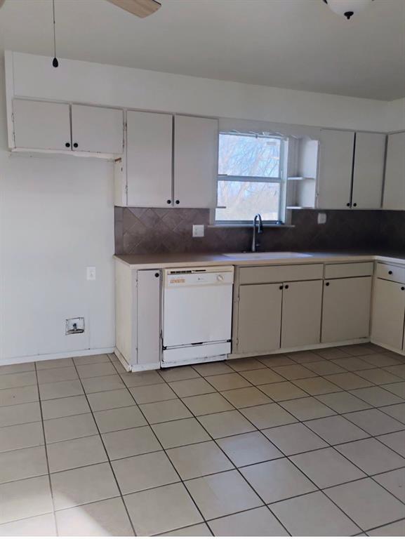 Building Photo - 2216 Dixon Rd