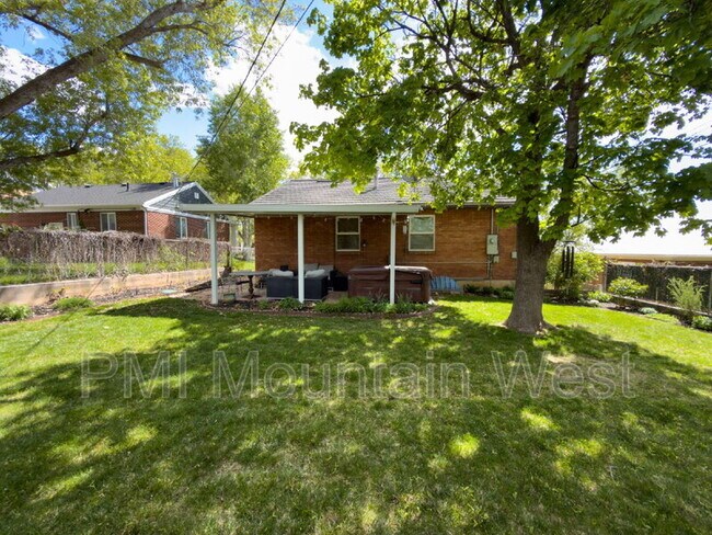 Building Photo - 2323 Bryan Ave