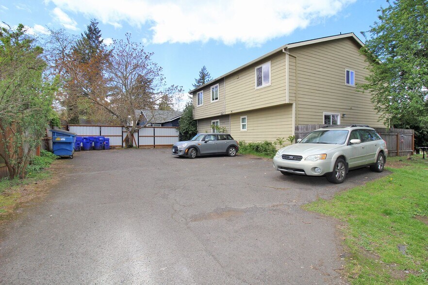 Building Photo - 7630 SE Woodstock Blvd