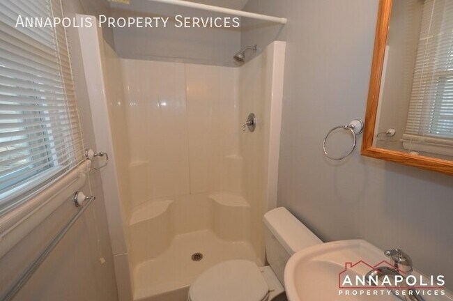 Building Photo - 556 Arundel Dr