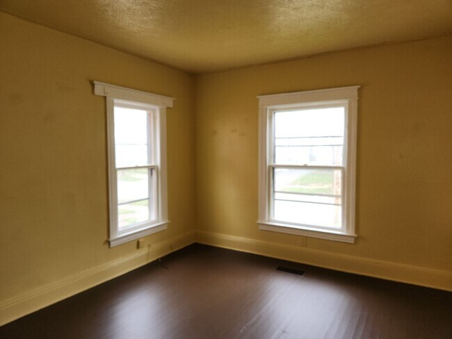 Building Photo - 11 Renwood St