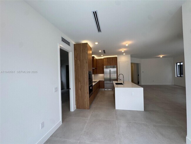 Building Photo - 19749 NE 16th Pl