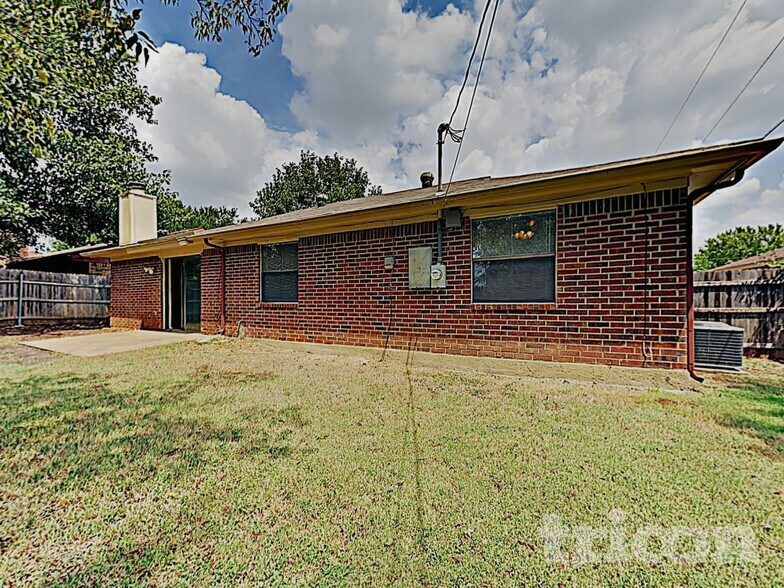 Building Photo - 773 Parkview Dr
