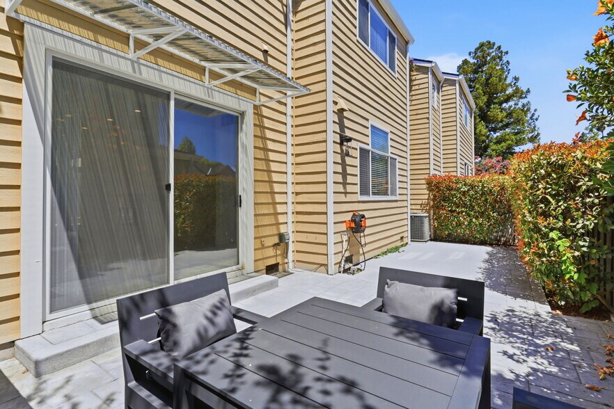 Building Photo - 1104 Lautrec Ter