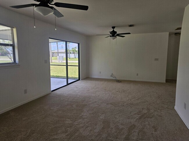 Building Photo - Freshly painted and brand new carpet/laminate 2 bed 2 bath 1 car garage single family home!!!