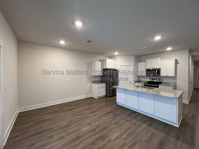 Building Photo - 5781 Danbury Blvd