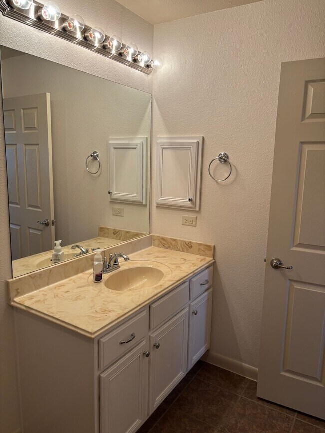 Building Photo - Charming one-bedroom, one-bath home in San Antonio