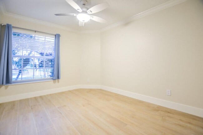 Building Photo - 226 Moccasin Trail W