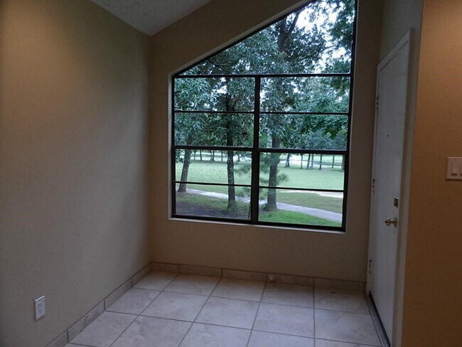 Building Photo - 12900 Walden Rd