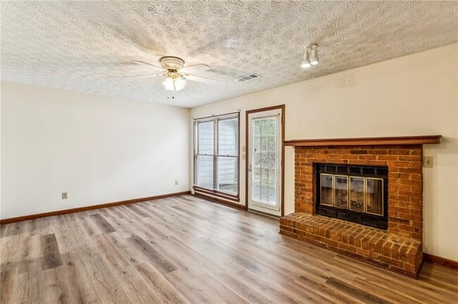 Building Photo - 1105 Booth Ct SW