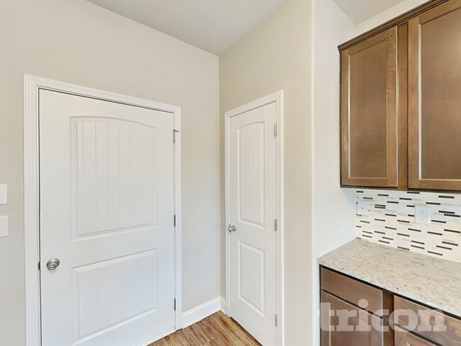 Building Photo - 120 Leland Ln