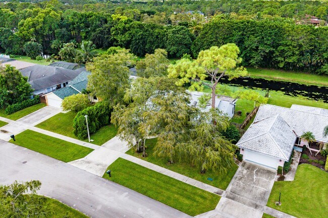 Building Photo - 1252 Raintree Ln