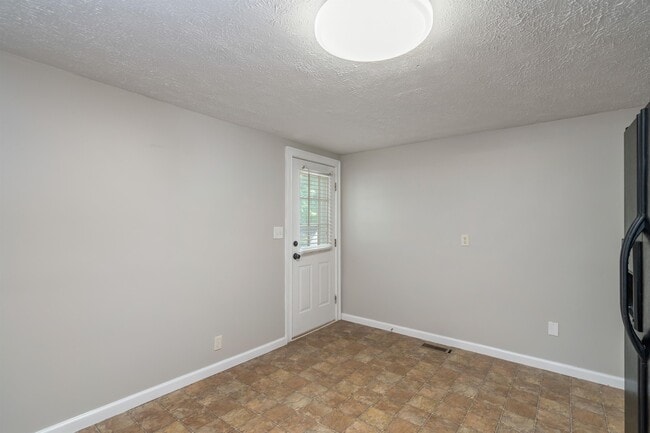 Building Photo - 6006 Fayette Ln