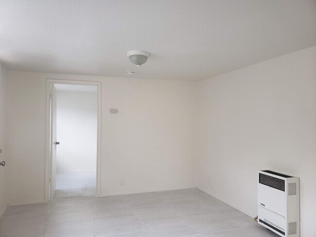 Building Photo - Bryant