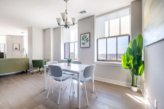 Building Photo - 10 Light St