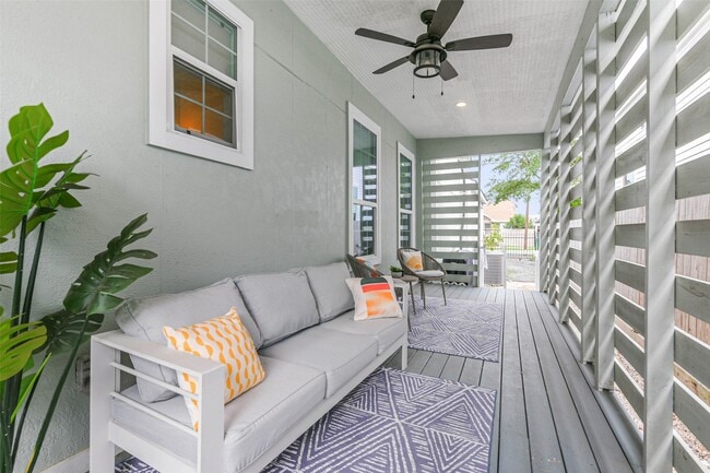 Building Photo - 213 N Hutcheson St