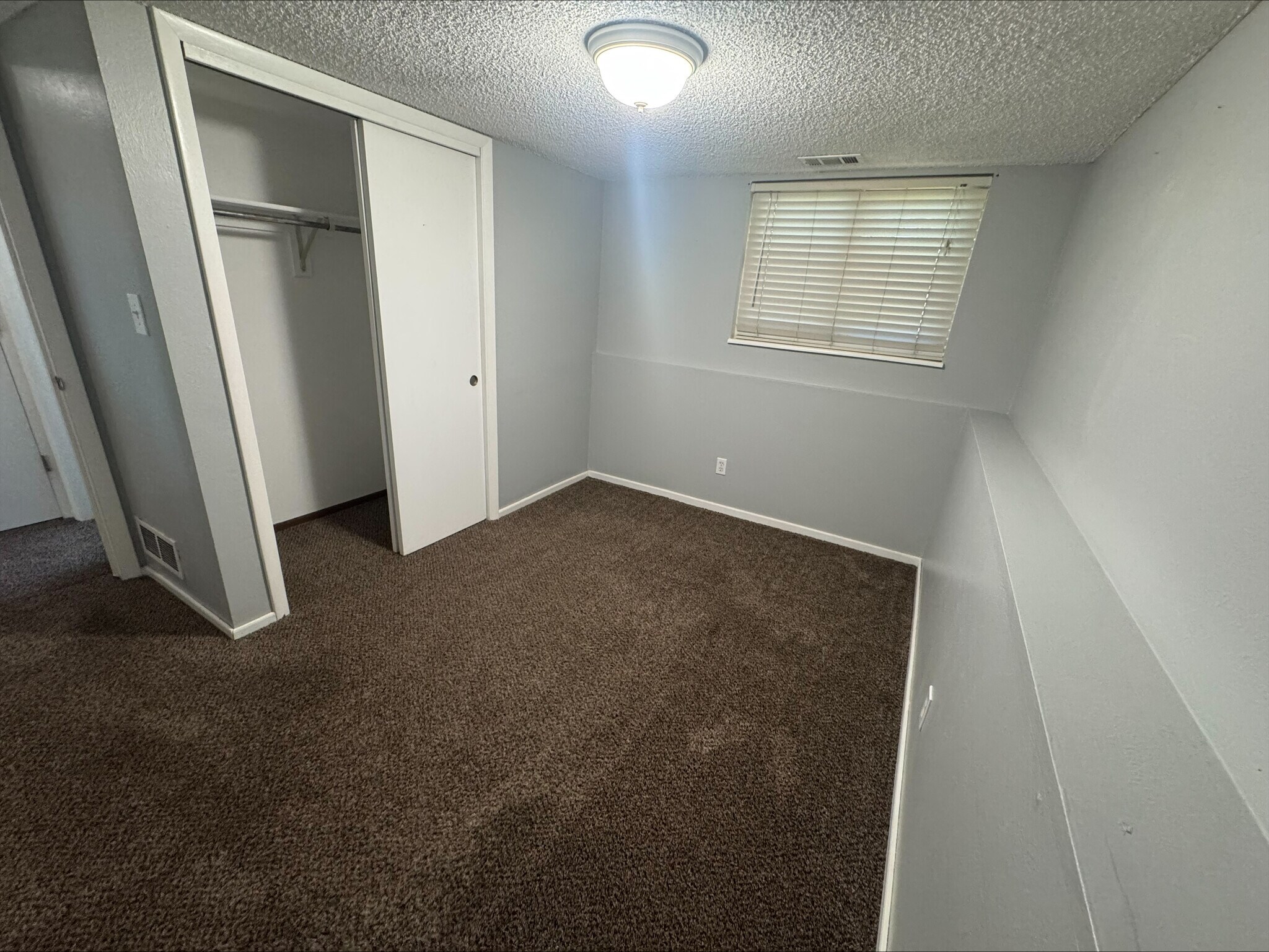 garden level 3rd bedroom - 5879 S Oak St