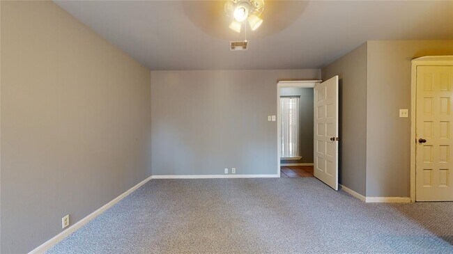 Building Photo - 12618 Misty Valley Dr