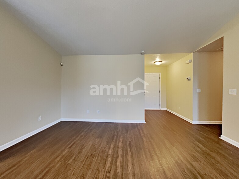 Building Photo - 634 Mable Dr