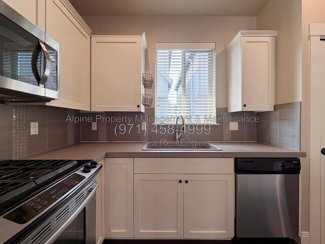 Building Photo - 14353 SW Burlwood Ln